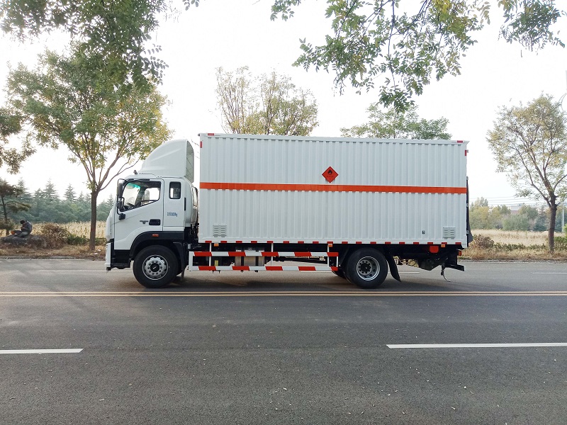 BSZ5183XRQC6B易燃气体厢式运输车