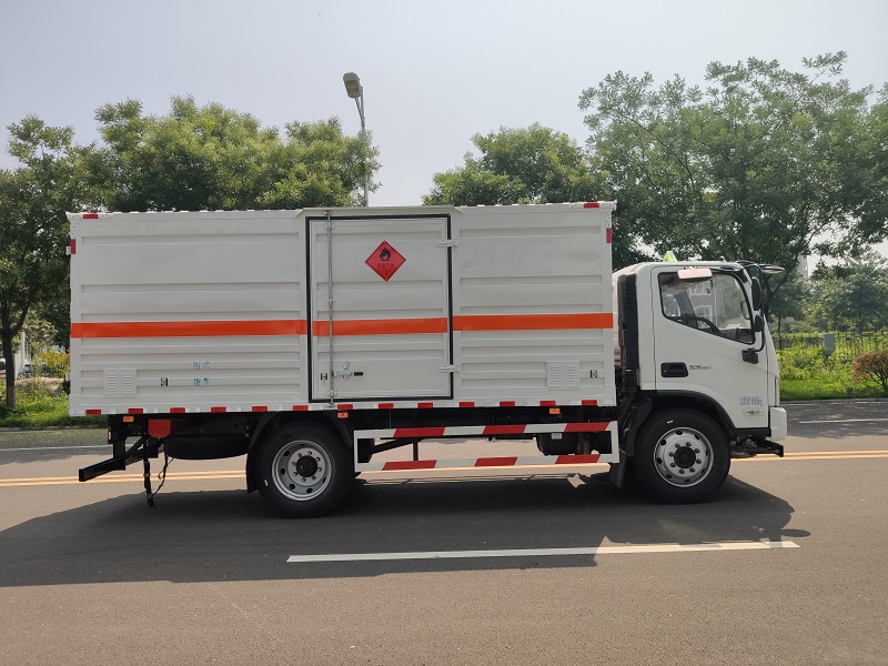 BSZ5123XRYC6B易燃液体厢式运输车