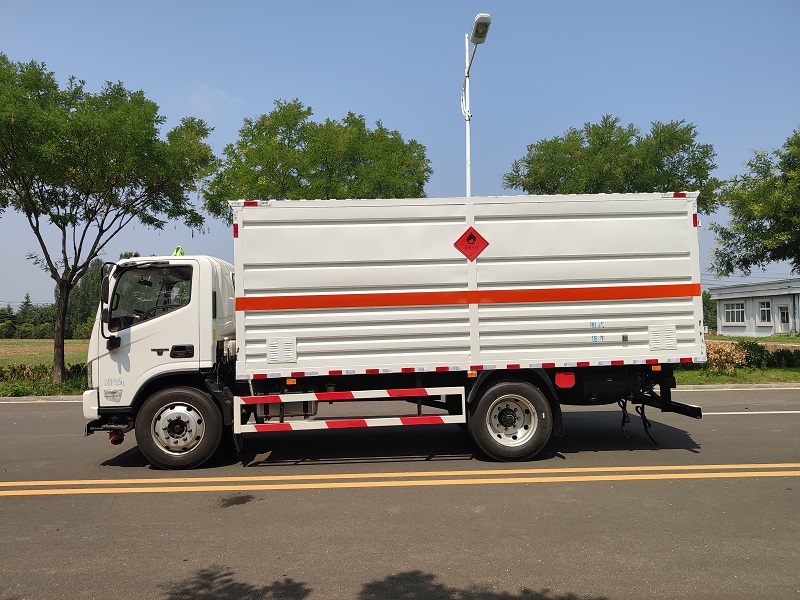 BSZ5123XRYC6B易燃液体厢式运输车